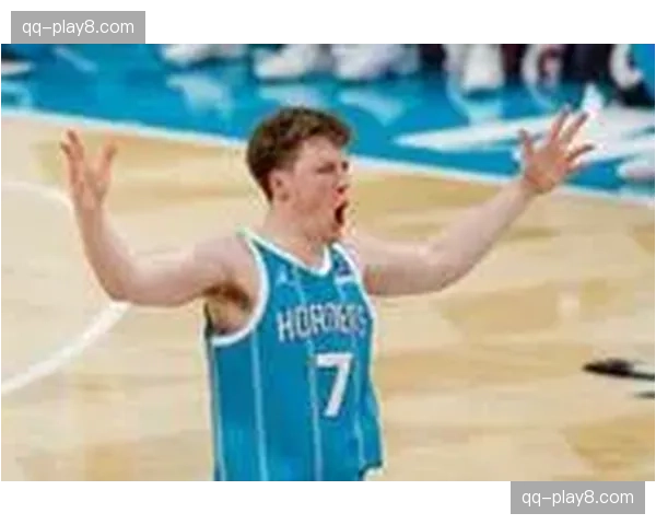 黄蜂克尼佩尔三分命中率44% 空间型四号位拉开进攻维度